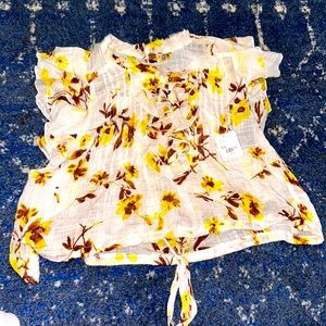 Free people size xsmall with tags has a draw string at the bottom of shirt